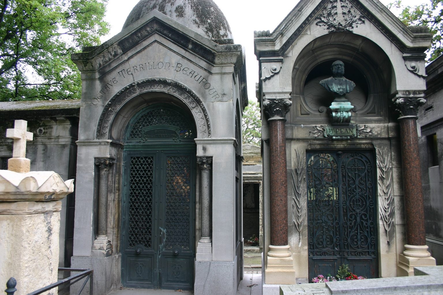 Octave Terrillon's tomb, Montmartre Cemetery, Paris (1).JPG